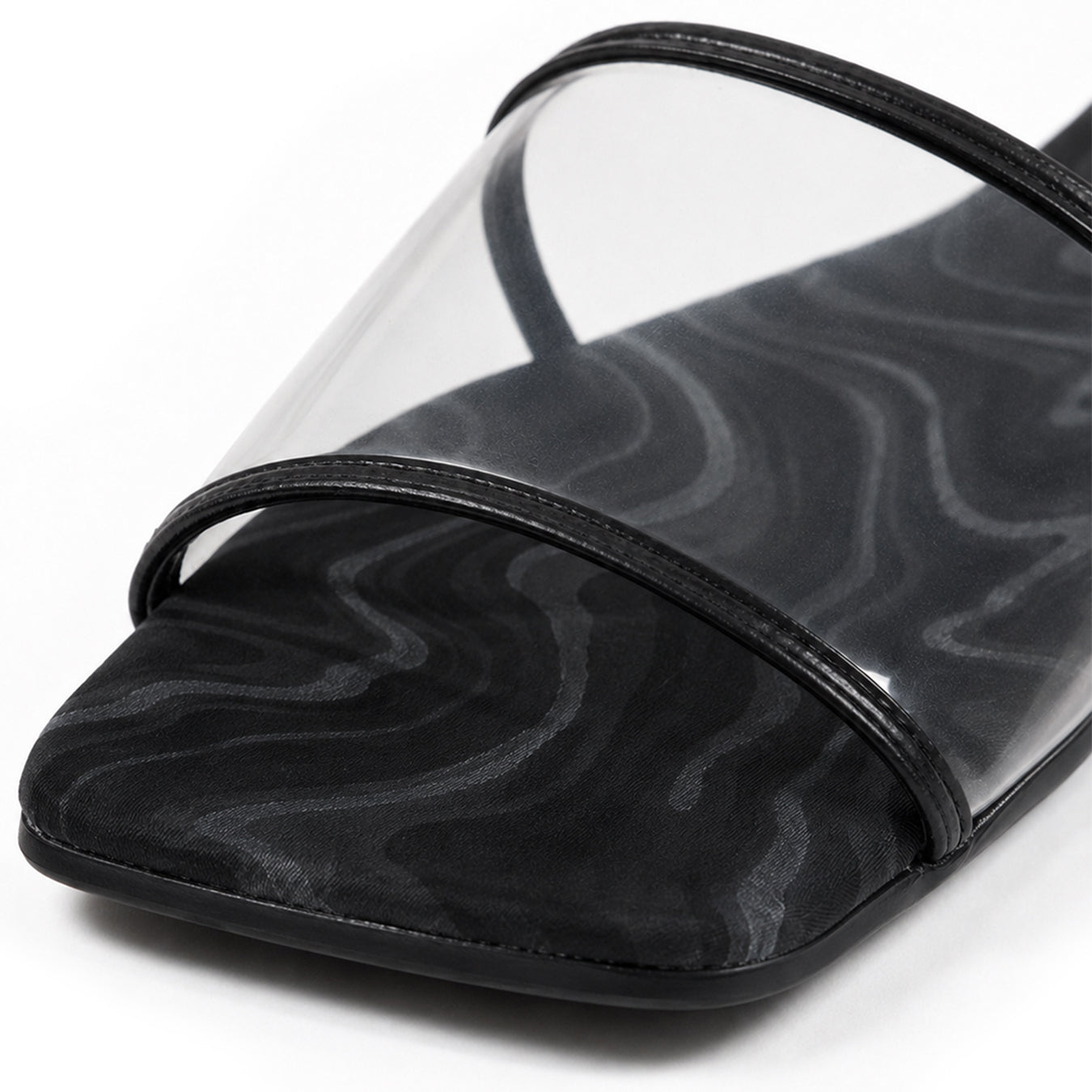 Vela Slippers in Black